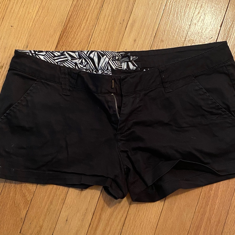 Volcom women’s shorts, black, size 5